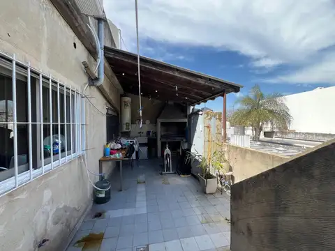 Galpon 200M2 + depto 3 amb (342M2 ZONA ID)