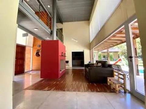 Casa en Alquiler Temporal con 2 cocheras