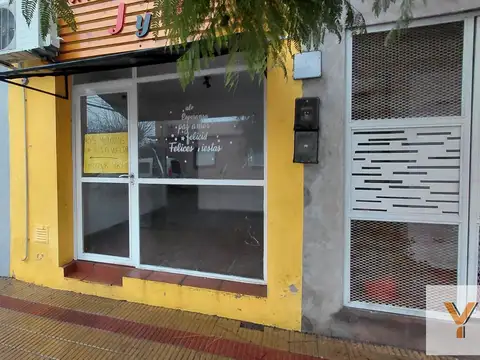 Local en Alquiler - Villa Italia - 20 mts, ingresa con garantes con recibos - Tandil