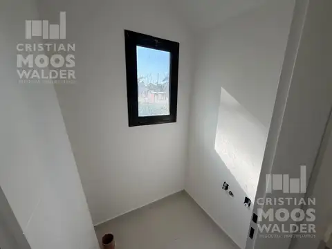 Casa 4 ambientes con 2 baños
