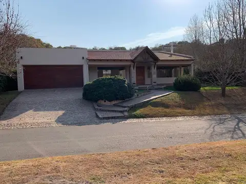 Venta Casa Categoria Premium Country Estancia Q2 5 Dormitorios desarrollada en una planta