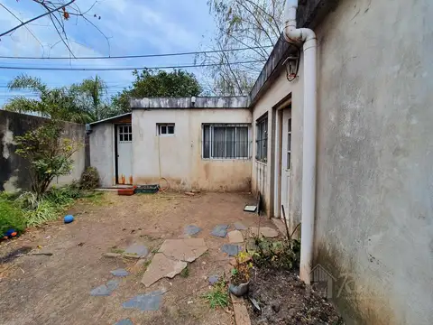 Casa En Venta 3 Amb. A Reciclar Zona Comercial - Ituzaingó