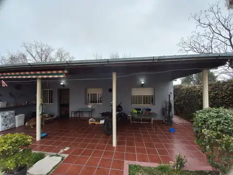 VENTA CASA EN ESQUINA SOBRE LOTE DE 217 m² - BERAZATEGUI OESTE