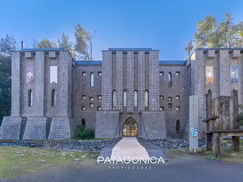 Castillo hotel sobre ruta 40