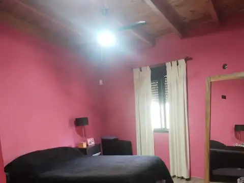 "Vendo Amplia casa con dos Locales"