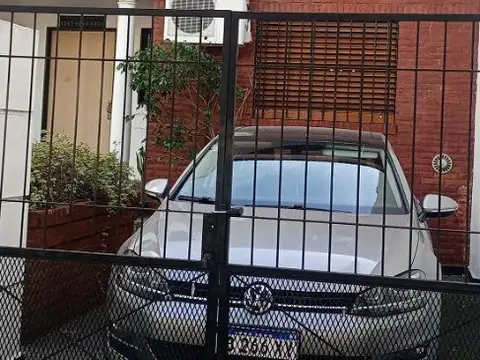 TRIPLEX FRENTE 5 AMB COCHERA PATIO