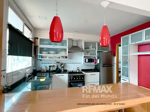 Casa 8 ambientes con 2 baños