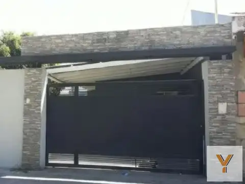 Casa en venta - 3 dormitorios 2 baños - Cochera - 288mts -  Berisso