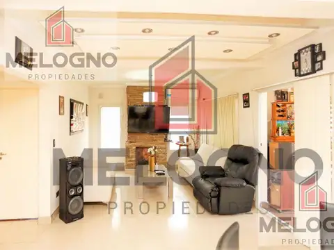 Casa en Venta con 3 cocheras