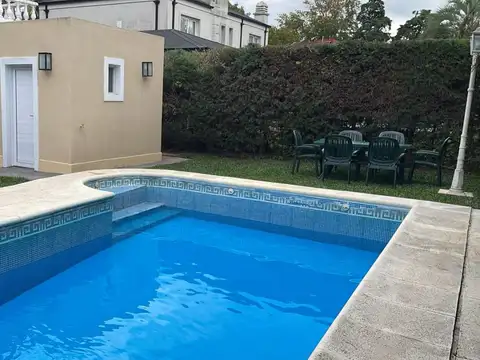 Casa 5 ambientes con 4 baños