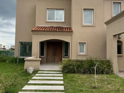 Casa al lago Alquiler anual / Venta  , Barrio Marinas , Puertos del Lago