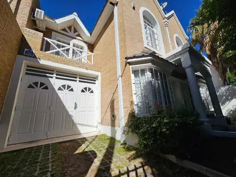Hermoso Dúplex de 3 dormitorios frente a la plaza