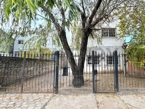 Venta Galpón con 2 Departamentos y Parque | 487 m² Totales | Apto Industria y Depósito