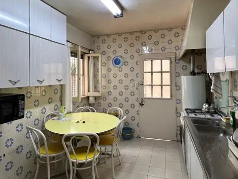 Juan B Justo 923, Vicente López. Chalet en 2 Plantas de 7 Ambientes.