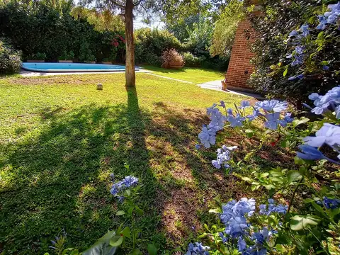 Casa 5 ambientes con 2 baños