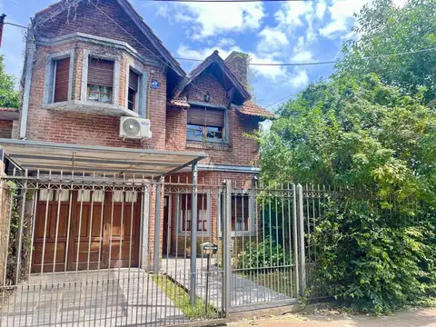 Chalet tradicional en esquina