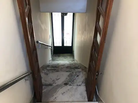 Excelente oportunidad | Casa de 2 dormitorios en zona céntrica RECICLADA