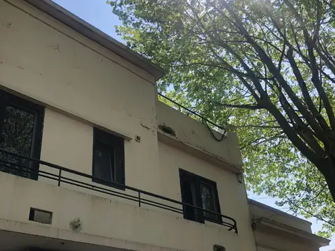 Excelente oportunidad | Casa de 2 dormitorios en zona céntrica RECICLADA