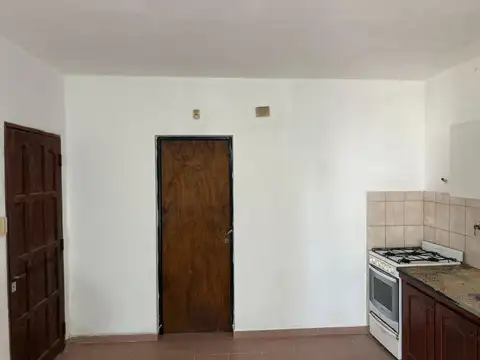 Casa 2 ambientes con 1 baño
