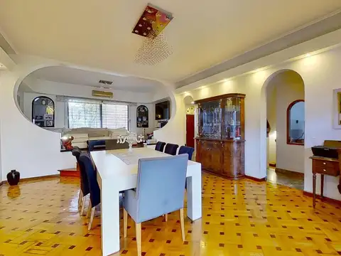 Casa 6 ambientes con 4 baños