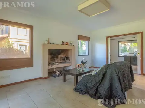 Casa en Venta con 4 cocheras