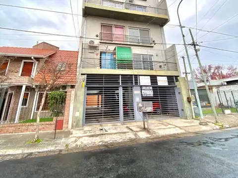 Venta departamento de 3 amb. en centro de Berazategui