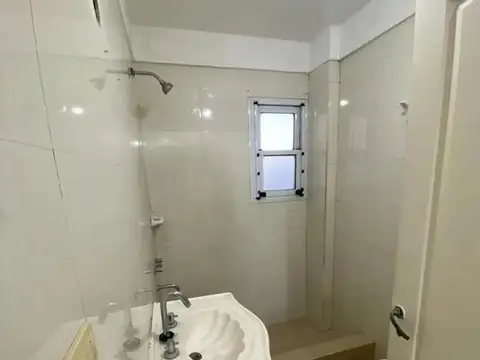 Venta departamento de 3 amb. en centro de Berazategui