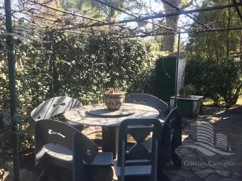 Casa 4 ambientes con 2 baños
