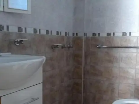 Casa 2 ambientes con 1 baño