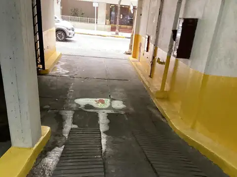 VENTA COCHERA CUBIERTA