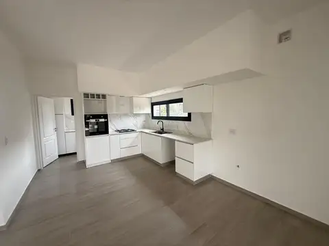 Casa 5 ambientes con 3 baños