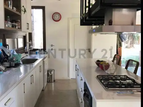 Casa en Alquiler en Villa Rosa, USD 1.800
