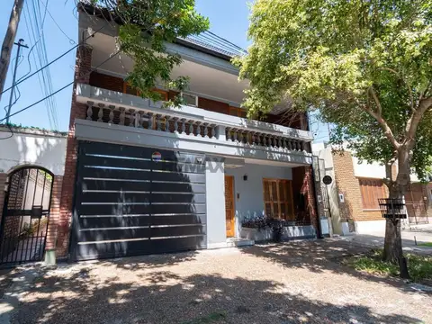 Casa 2/3 Dormitorios -Cochera y Pileta