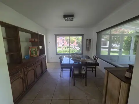 Casa 6 ambientes con 3 baños