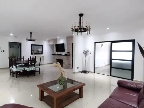 VENTA CASA QUINTA 5 AMBIENTES TOTALMENTE RENOVADA GRAN PARQUE PILETA MUY BUEN ACCESO TRUJUI MORENO