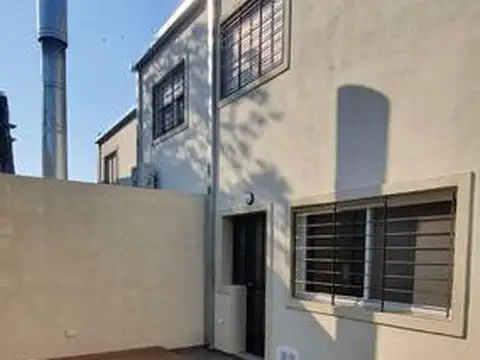 Depto Tipo Casa en Alquiler con 1 cocheras