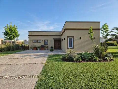 CASA 4 AMBIENTES EN VENTA SANTO DOMINGO CON PILETA