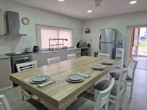 Casa 5 ambientes con 4 baños