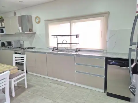 CASA 4 AMBIENTES EN VENTA SANTO DOMINGO CON PILETA
