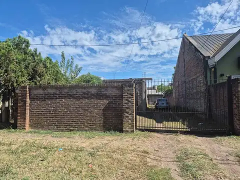 CASA 3 AMBIENTES EN VENTA MONTE GRANDE AMPLIO LOTE