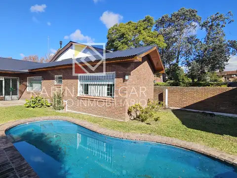 Casa en Alquiler con 2 cocheras