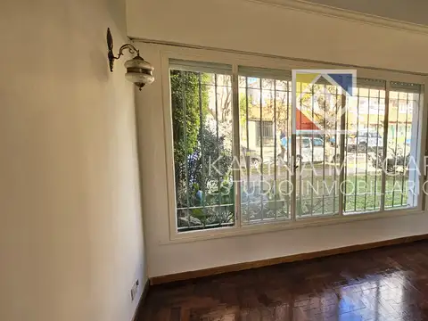 Casa en Alquiler con 2 cocheras