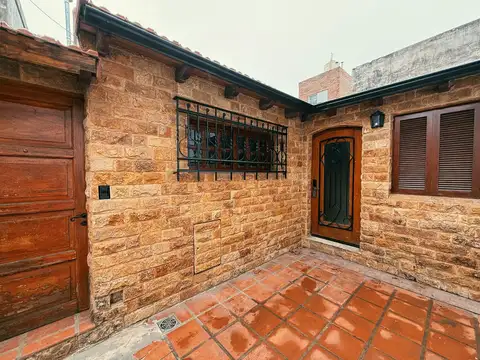 Amenabar 2144 - Casa De Pasillo De 2 Dormitorios Con Pileta En Venta - Rosario