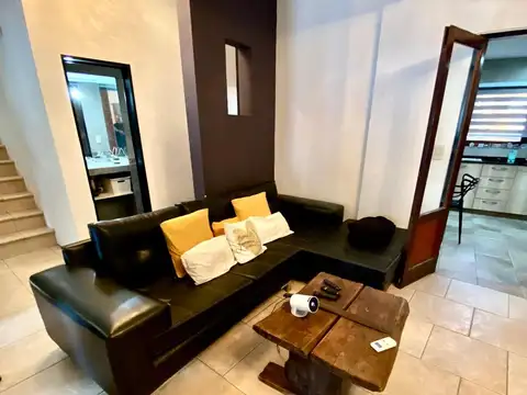 VENTA HERMOSA CASA - DOS PLANTAS - VILLA LUZURIAGA