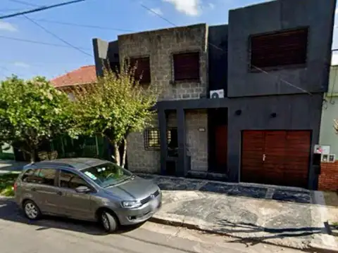 VENTA HERMOSA CASA - DOS PLANTAS - VILLA LUZURIAGA