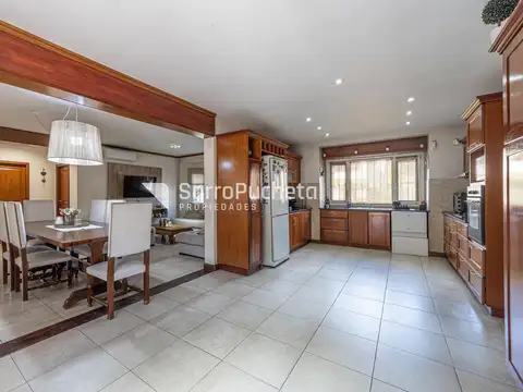 Casa 6 ambientes con 4 baños