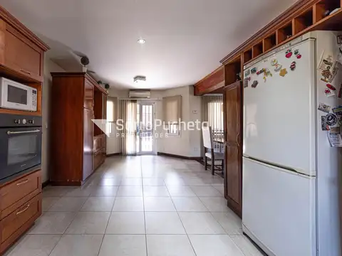 Casa en Venta con 4 cocheras