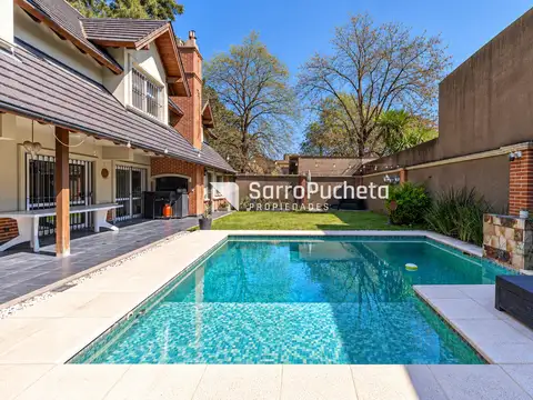 Venta casa 6 ambientes con piscina en Castelar Norte