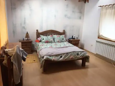 Casa 7 ambientes con 2 baños