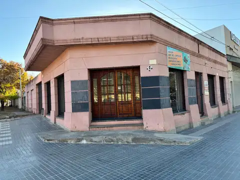LOCAL ESPECTACULAR UBICACIÓN CAPITAN BERMÚDEZ